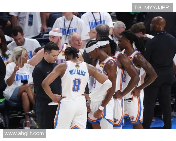 2004年NBA东部决赛魔术队与步行者队激烈对决的精彩回顾与分析