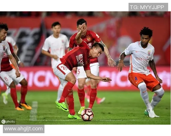 2013年恒大与鲁能激战回顾:巅峰对决中的荣耀与遗憾 2013年恒大与鲁能激战回顾:巅峰对决中的荣耀与遗憾