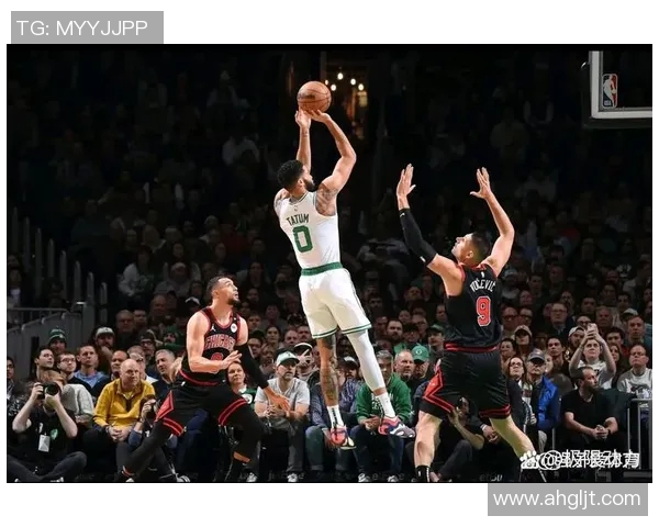 2016年季后赛雷霆与小牛激战回顾：一场精彩的篮球对决与历史瞬间