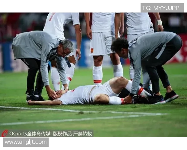 中国与韩国足球对决激情四溢球迷热情高涨期待精彩瞬间